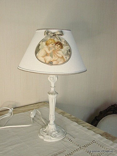 Jolie lampe bronze patinée