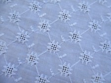 4 laizes tissu broderie