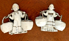 ANCIEN SALERONS  POIVRE ET SELS EN PORCELAINE couple porteur d'eau 