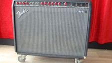 Ampli Fender Twin red knob