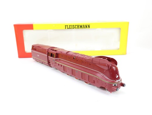 Locomotive vapeur - à,