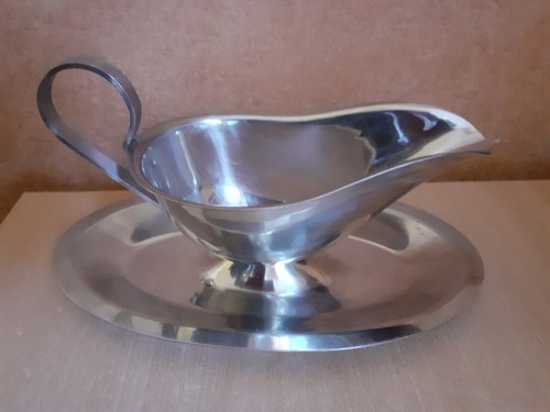 Saucière sur plateau acier - en,