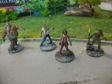 4  Figurines ZOMBIES Donjons