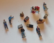 BROCANTE 5 FIGURINES + ETAL