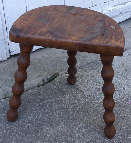 Ancien tabouret tripode pieds - tripode,