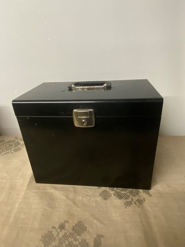 Coffre métal porte - en,