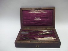 Boite ancienne de compas