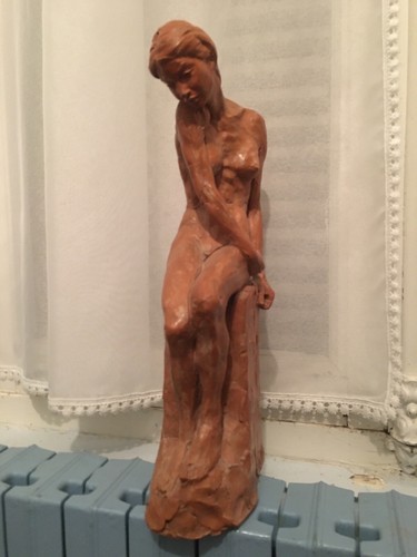 Sculpture femme signée