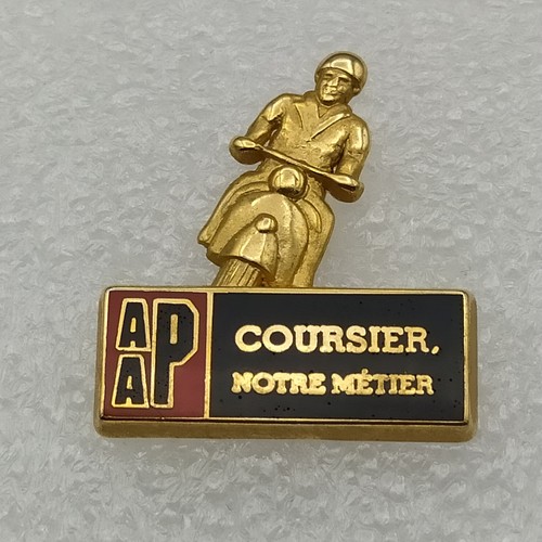 Pin scooter coursier - pin's-scooter-coursier, notre