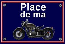 plaque " PLACE DE MA TRIUMPH BONNEVILLE BOBBER BLACK " ( idée cadeau )