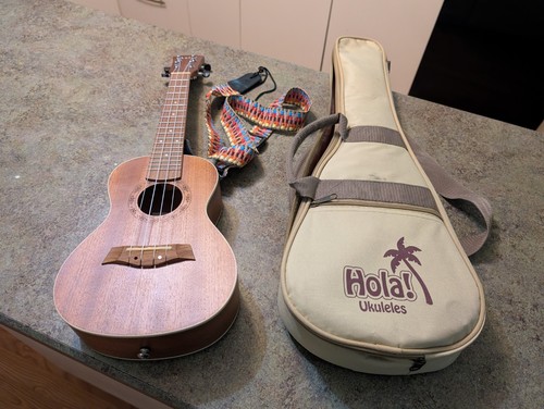 Hola ukulele concert size - hola!,