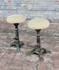 Ancien 1920s Fonte BAR Tabouret - Un Paire Dimensions 25 " H X 14 " Diamètre
