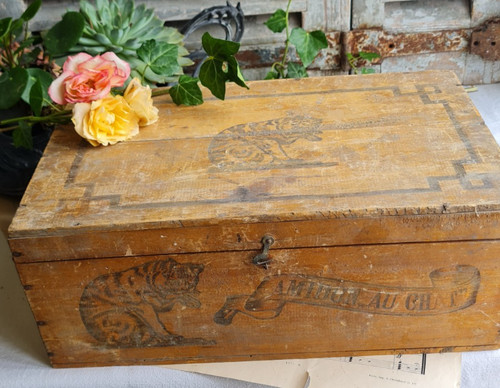 Ancienne boite publicitaire - ancienne,