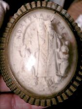 Ancien grand médaillon reliquaire en calcaire époque XIXe siècle N.D Fourvière