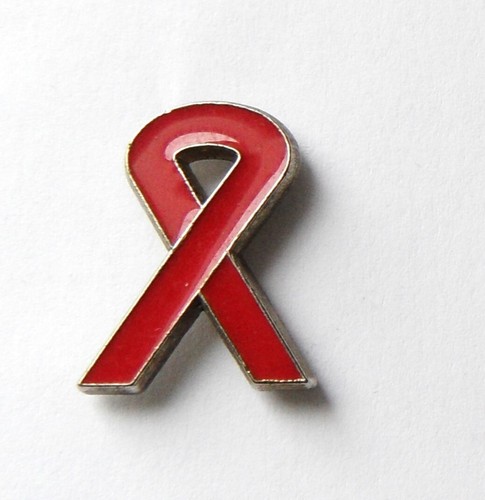Pin ruban rouge solidarité - ruban,