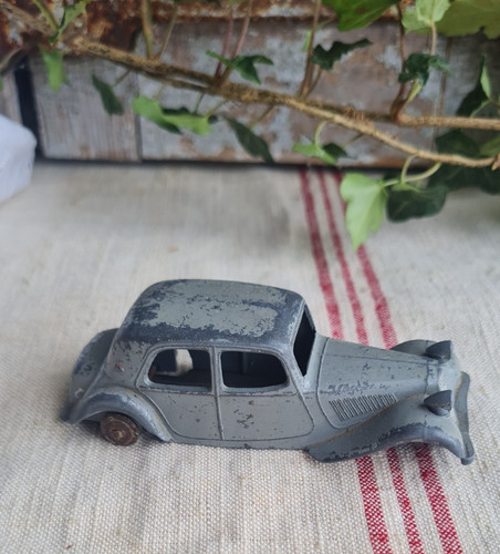 Ancienne voiture dinky - voiture,