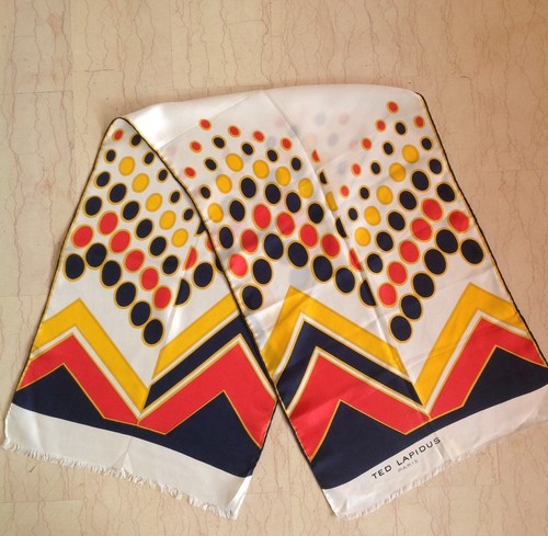 Tres jolie foulard vintage