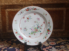 Assiette plate en porcelaine