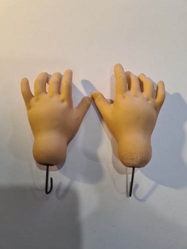 Mains poupées anciennes - ,