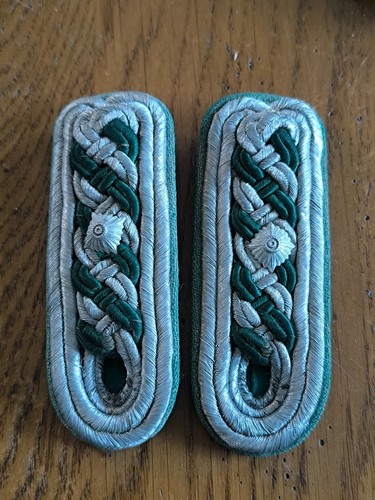 Insigne militaire epaulettes - militaire,