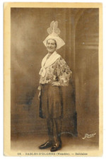 CPA - SABLES-D'OLONNE (Vendée) - Sablaise - La coiffe et costume traditionnelle