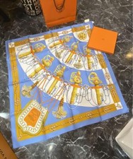 Écharpe HERMES Carré 90cm CLIQUETIS 100% Soie Bleu Clair Marron Multi avec boite