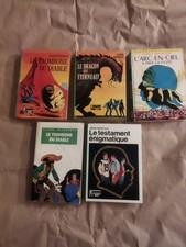 LIVRES /ALFRED HITCHCOCK  / 5  TITRES / BIBLIOTHEQUE VERTE/