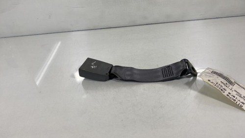 Attache ceinture arriere droit