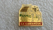 PIN S LA CAMARGUE  GARDIAN A CHEVAL  ARLESIENNE