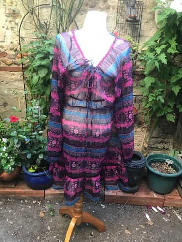 Robe fond rose bleu - rose, et