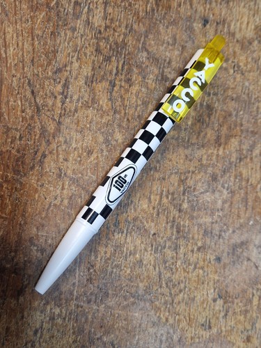 Nos crayon damier jaune - damier, yacco