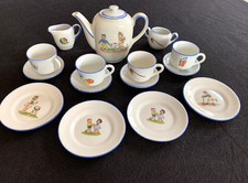 Service à café de poupée