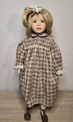 Grande poupée porcelaine - grande,