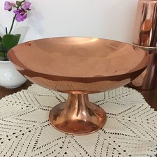 Vase sur pied en cuivre