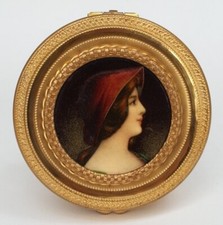 SUBLIME ancienne BOITE MINIATURE PEINTURE émaillée PORTRAIT FEMME AU CHAPEAU