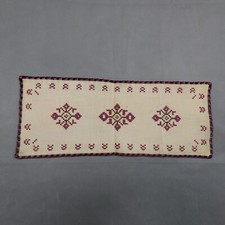 Beau chemin de table vintage