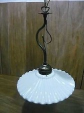 Lustre Suspension Laiton Vieilli Et Assiette en Céramique Blanche