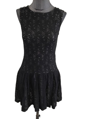 Très belle robe dentelle - très,