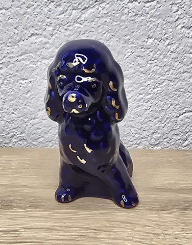 Petit caniche porcelaine - caniche, en