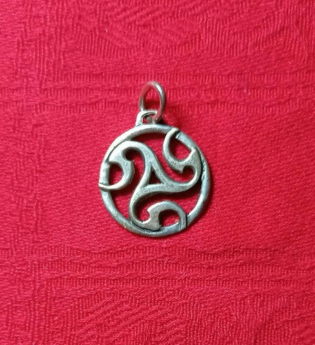 Pendentif triskel motifs - pendentif,