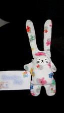 doudou plat lapin rose fuchsia fleurs bleu jaune vert CATIMINI