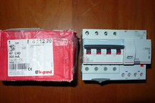 DISJONCTEUR DIFFERENTIEL 4POLE 40A 300mA AC 40AMPERES LEGRAND 411220 VIS ou AUTO