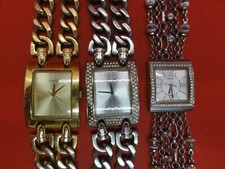 3 Montres GUESS femme, bracelets acier, en l'état (piles à changer)