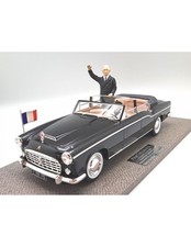 PANTHEON - Voiture présidentielle de 1956 couleur noir avec Charles De Gaulle...