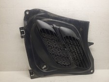 Grille aération 9643443777 sur capot moteur pour peugeot 206 berline hdi de 2001