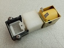 203C3246G004 Solénoïde Ice Maker Frigo Congélateur General Electric TFG25PEBBWH