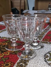 Verre à vin en cristal de baccarat côtes plates modèle Caton hauteur 11,1cm