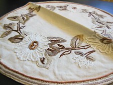 Napperon vintage rond centre table broderie lumineuse fleur blanche B7