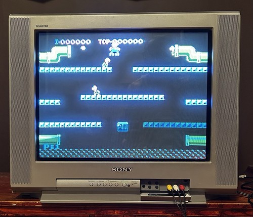 Sony trinitron crt - trinitron, 20”