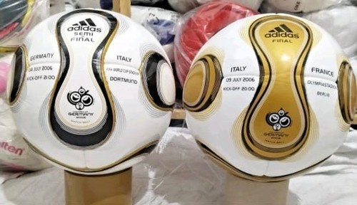 Lot ballons de match - de, 2